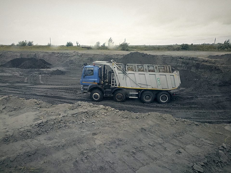 Самосвал в карьере